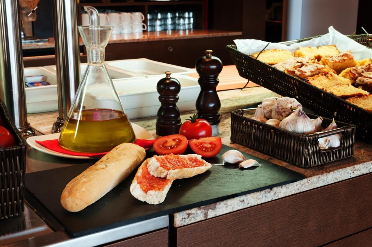 Ibis Lleida Hotell Exteriör bild